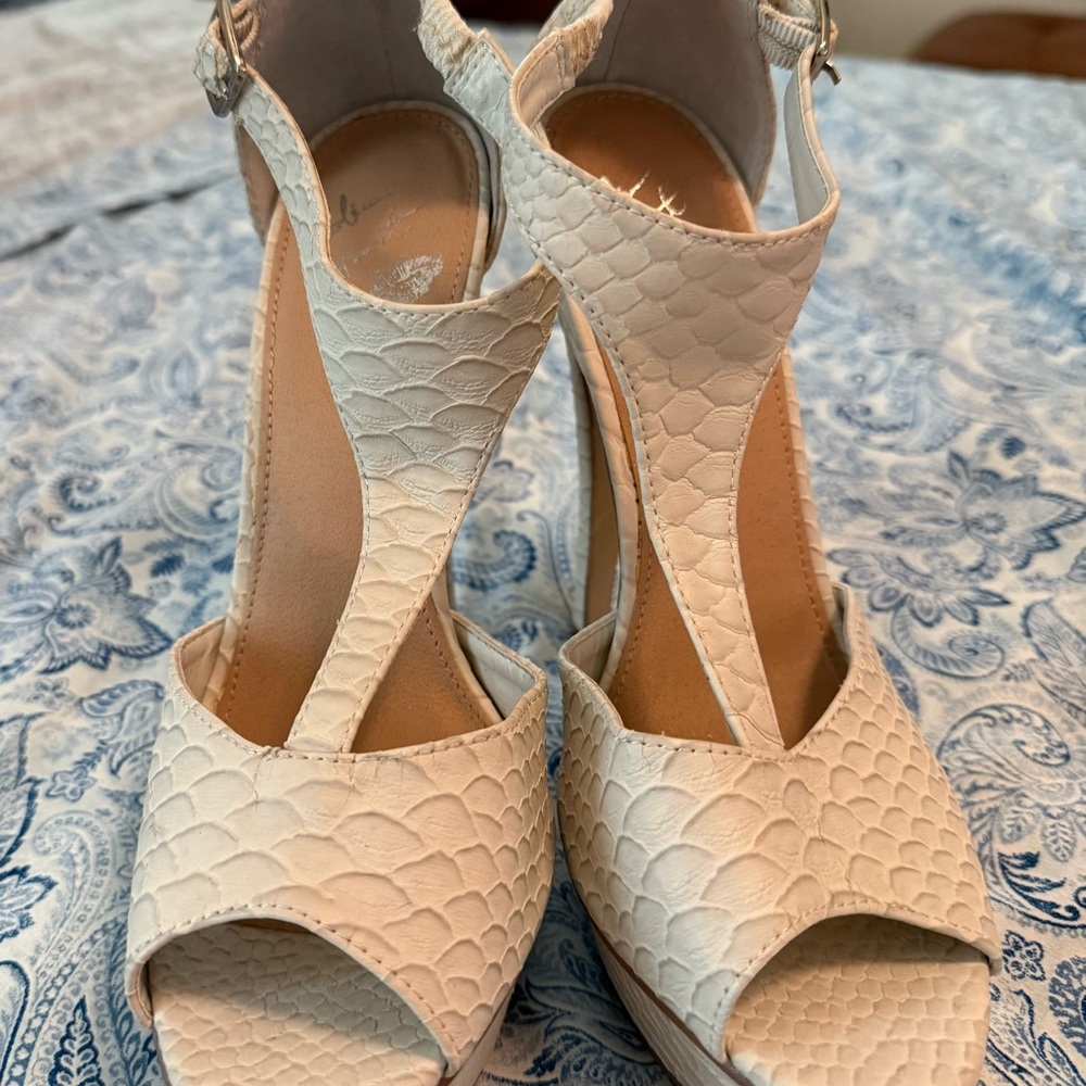 Elegant Cream Textured Women's Platform Heels